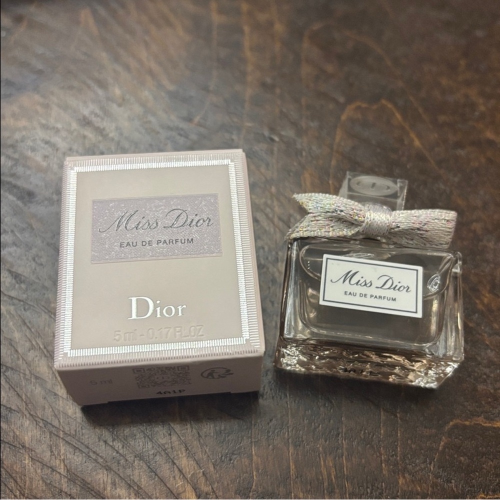 Dior Gift Set - Picture 5 of 7